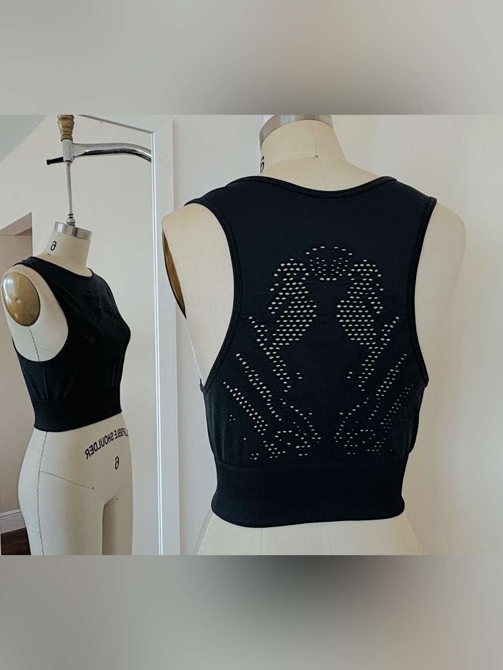 NWOT Seamless Black Racerback Crop Tank Top